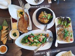 -Chom Cafe and Restaurant