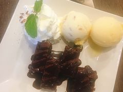 -莓园冰淇淋店