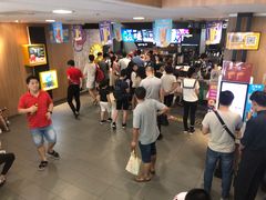 等位区-麦当劳(宝山大厦店)