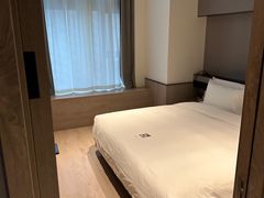 -上海虹桥中心爱琴海亚朵S酒店
