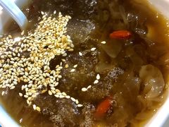 银耳汤-凤凰路何眼镜香辣蟹(花果园店)