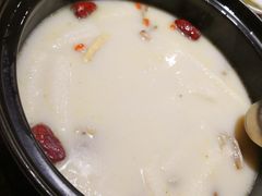 竹荪菌猪肚鸡小锅-洪氏嗨捞·广东猪肚鸡·椰子鸡火锅(西咸万象城店)