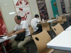 大堂-华莱士·全鸡汉堡(新港店)