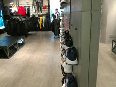 店内环境-阿迪达斯(武林银泰三叶草店)