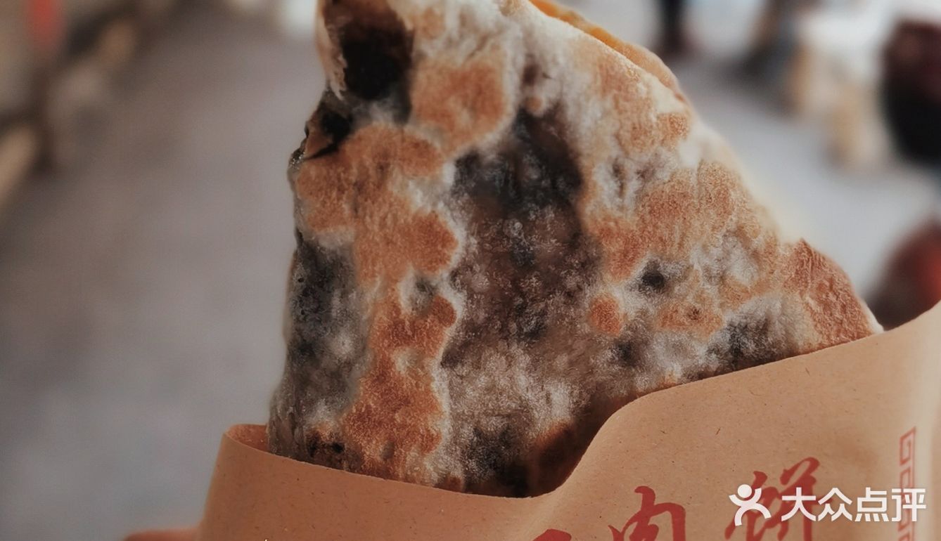 郭家桥附近一家夫妻经营的迷你小店