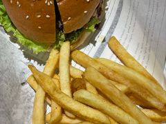 蓝莓鹅肝汉堡-TIGERS老虎西餐(亦庄店)