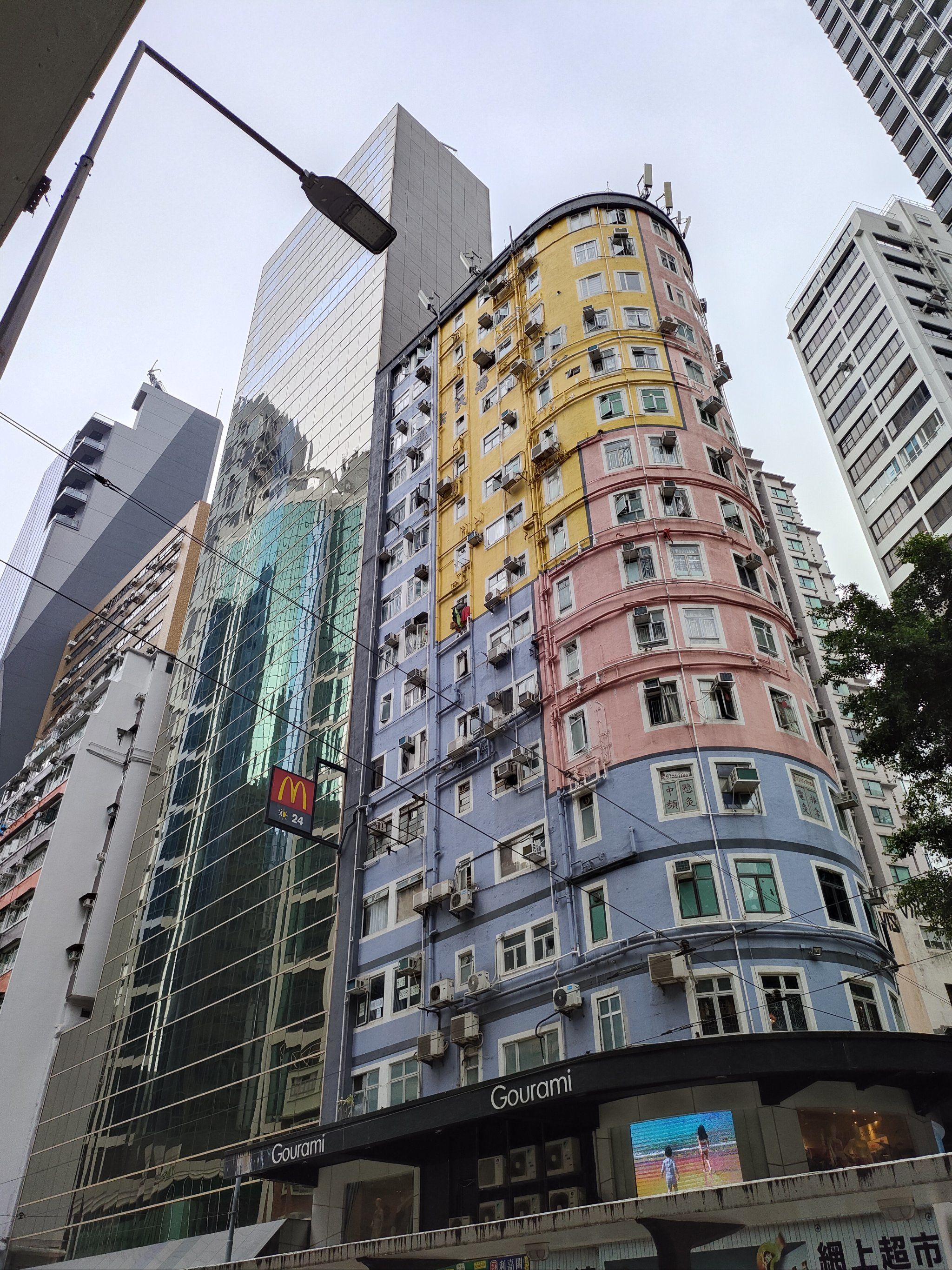 湾仔附近的彩色大楼