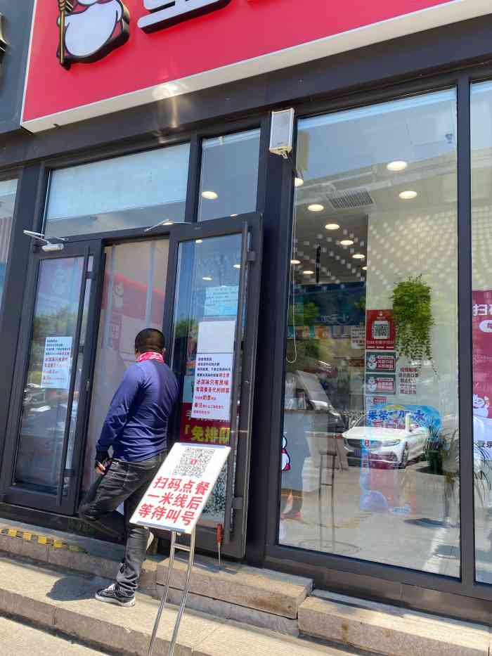 环境在天兰天商场一楼紧挨着一个水果店离麦当劳不远