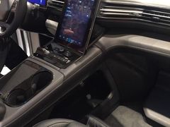 -TESLA 特斯拉(上海太古汇体验店)