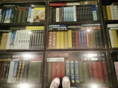 -钟书阁(松江泰晤士小镇店)