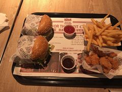-The Habit Burger Grill 哈比特汉堡(复兴soho店)