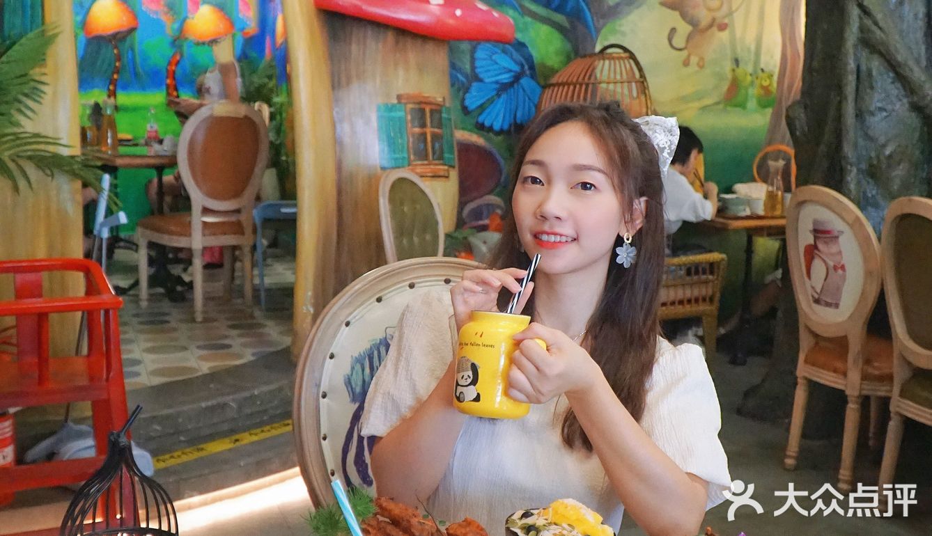 现实版爱丽丝仙境！！仿佛走进童话蘑菇屋！