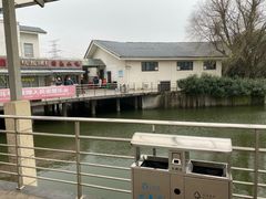 -平望服务区·停车场