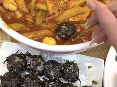 -火鸡爪东大门猎奇炒年糕
