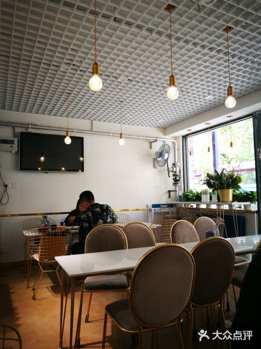 董小西的凉皮和椒麻鸡(三元桥店)大堂图片