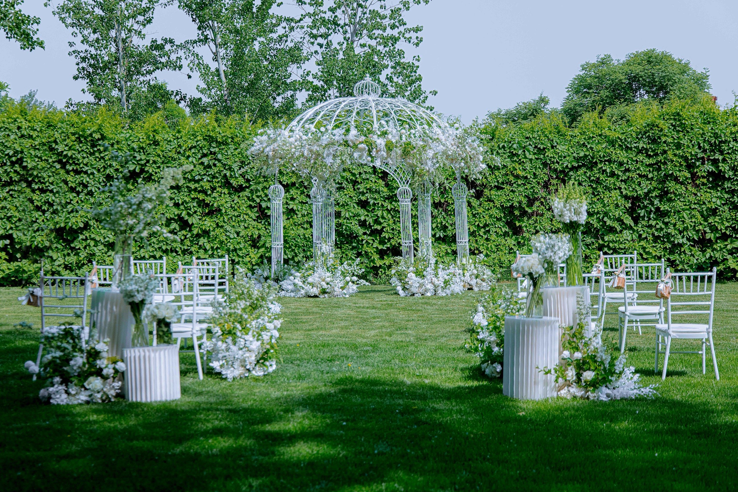 清新户外婚礼布置