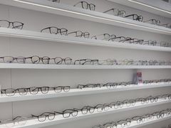 -美式眼镜·授权蔡司.依视路.尼康.豪雅.明月(南翔印象城店)