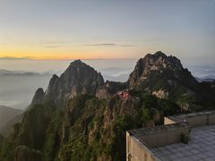 -黄山光明顶山庄
