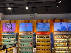 -LOOK眼镜·蔡司依视路配镜(宝山万达店)