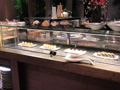 面包甜点陈列柜-金海湾自助餐厅(金陵饭店)