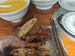 -老天桥酱肉烧饼夹肘子(天桥店)