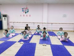 -百韵艺术少儿舞蹈培训学校(八方龙泊湾校区)
