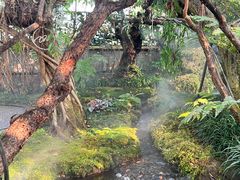 -Chom Cafe and Restaurant