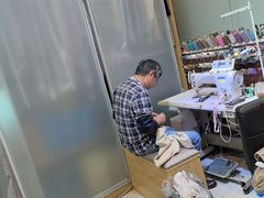 -爱革·洗衣改衣·洗鞋修鞋·洗包修包·奢侈品护理(宝地广场店)