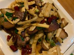-临江餐馆二楼美食部落