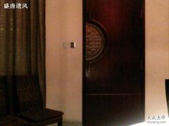 门-八府香鸭·啫啫煲(华山路店)