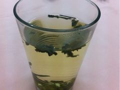老板娘不给点饮料&nbsp;说'没必要把钱花那上，喝免费茶就好'-春餐厅