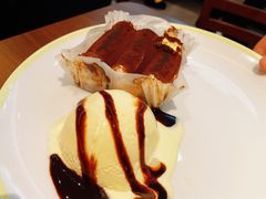 提拉米苏蛋糕配香草冰激凌-萨莉亚意式餐厅(杭州滨江天街店)