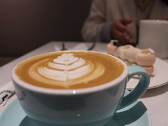 香草拿铁-Fridi Patisserie Cafe