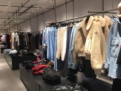 -URBAN REVIVO(欢乐海岸购物中心店)