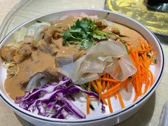 大眼特色拌拉皮-大眼锅贴水饺(河东店)
