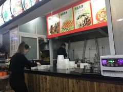 -愉肴麻辣香锅(中山路店)