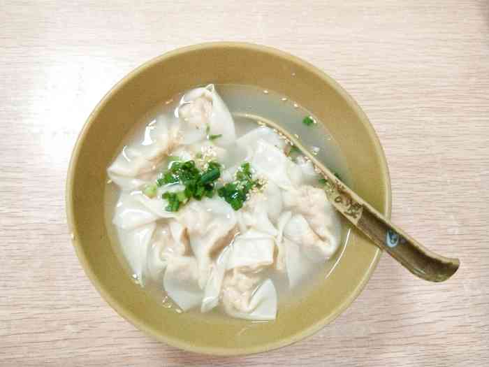 广宁特色爽口云吞水饺店-"位于文昌花园八栋首层,店面不大,同时容纳.