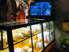 面包甜点陈列柜-泓0871臻选云南菜·味庄