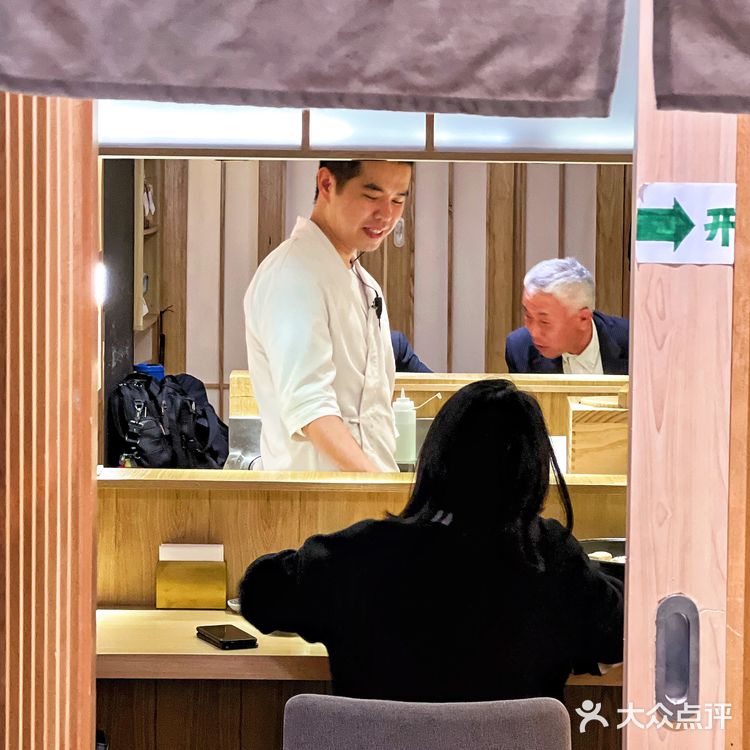 闹市中的静区日料店,上下两层打造专属用餐空间‼️