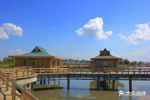 鹤鸣湖湿地温泉风景区