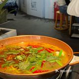 自助小料很齐全，也有自助水果可以吃。0元玩转这座城