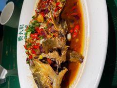 香煎大鲫鱼-费大厨辣椒炒肉(太平老街店)