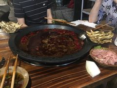 -黄潇洒老火锅(九眼桥宏济巷店)