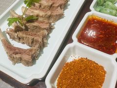 小份的手抓羊肉。-东方亚克西餐厅(西康路店)