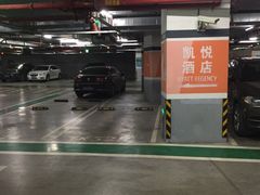 -苏宁广场-停车场