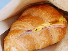 火腿芝士蛋香可颂-瑞幸咖啡(南京绿地之窗店)