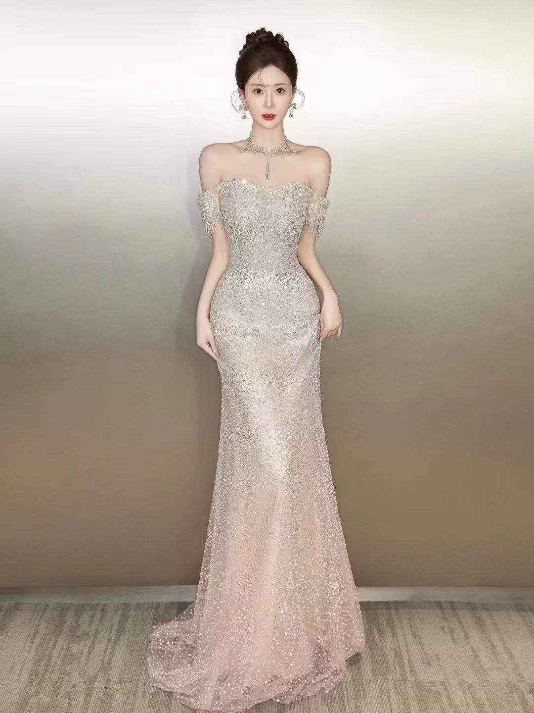 jasmine • 星空银色闪闪女明星礼服
真的有被惊艳到大人裙焦点超