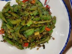 炸花椒芽-吴记百姓菜馆·北京菜·烤鸭(故宫店)
