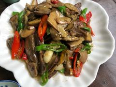 火腿炒野生牛肝菌-吃货私房菜(丽江束河古镇店)
