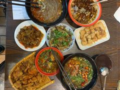 -爆炸头阿姨小四川正宗川味小吃(无任何分店)
